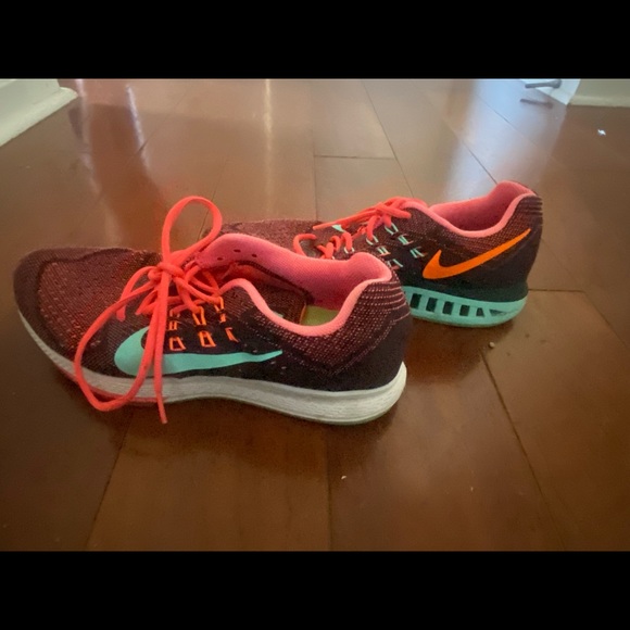 Multi coloured Nike athletics shoes - Picture 3 of 4